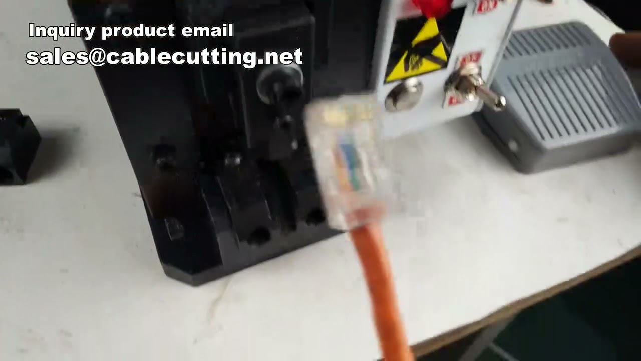 Macchina per stampaggio connettori RJ45 Cat6e – Produzione teste cristallo e cavi di rete automatizzata