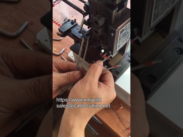 Campioni Gratuiti - Capicorda Isolati Monofilo Rosso con Manicotto DIN su Bobina (Lunghezza Perno 28mm)