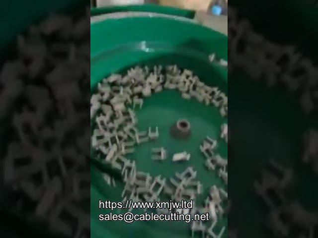 Macchina automatica per crimpatura e inserimento spine: produzione spine francesi e mediorientali