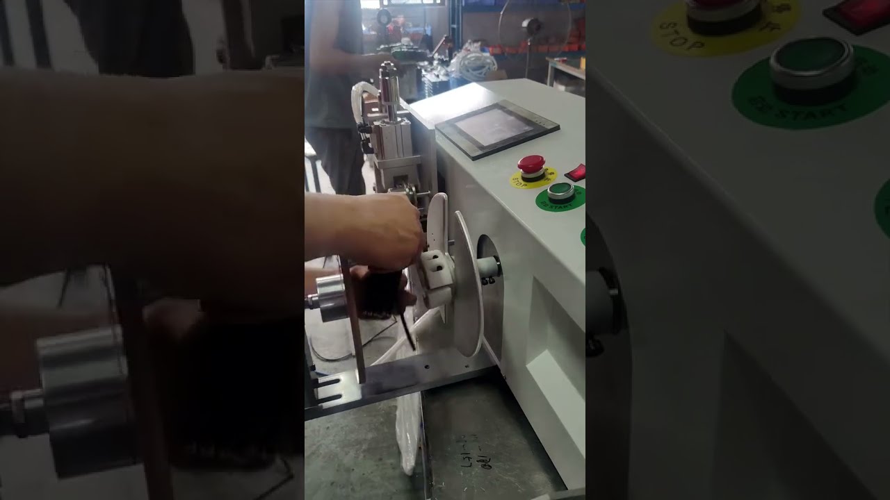 Macchina da tavolo 76 per avvolgimento e legatura fili metering: potente e compatta per snellire il processo