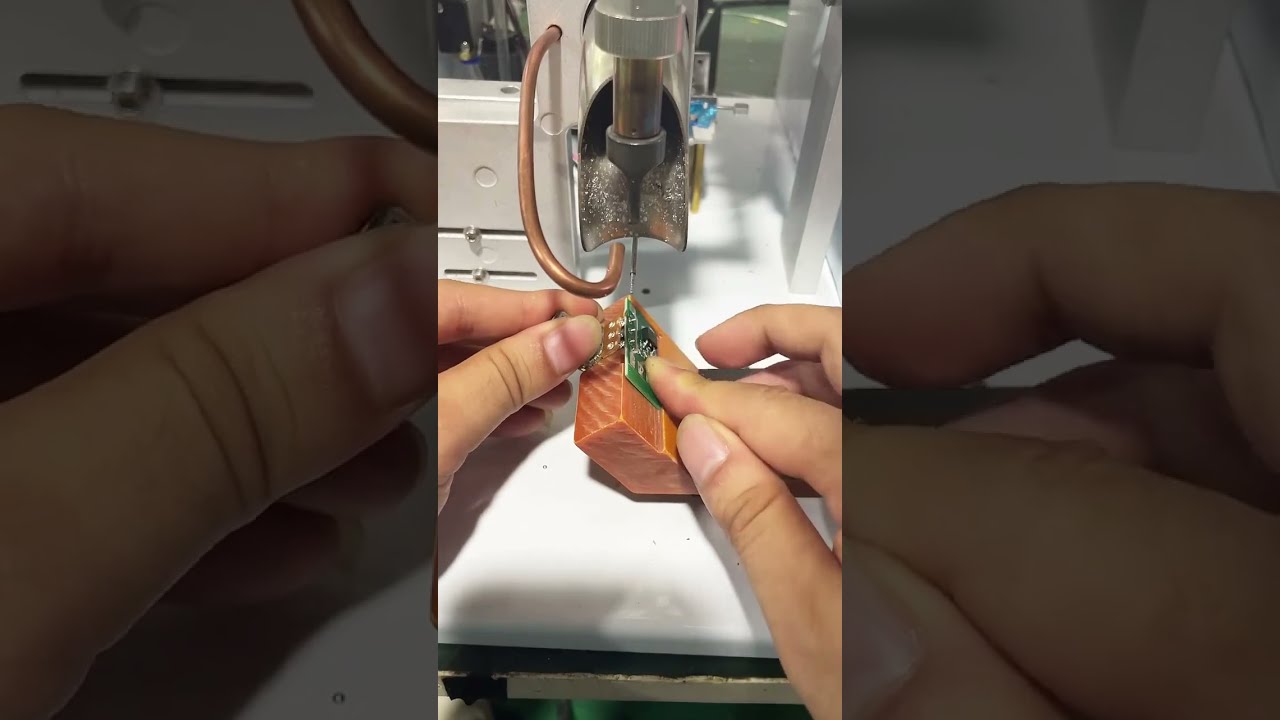Macchina saldatrice semiautomatica per potenziometri e piccole schede PLC #fabbrica #macchina