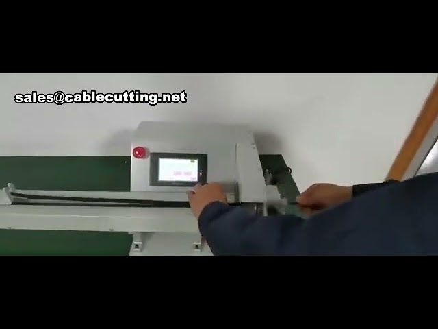 Macchina per nastratura cablaggi con dispositivo di trazione - Soluzione efficiente per l'automazione industriale