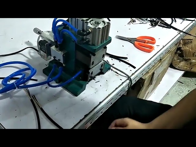Macchina Spelacavi e Attorcigliatrice – Utensile Pneumatico Manuale per Spelatura e Torsione