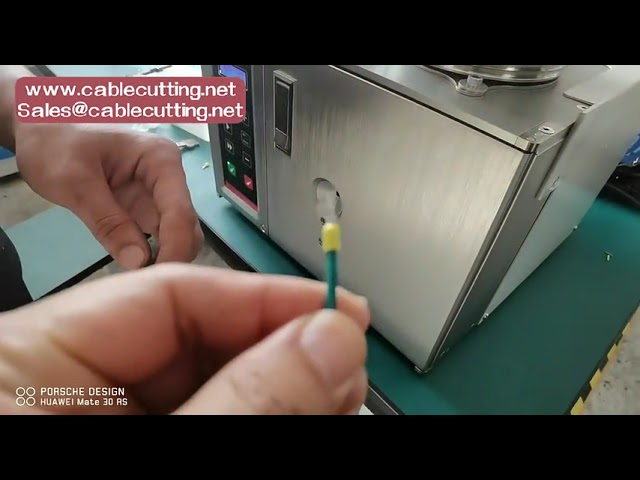 Macchina semiautomatica per spellatura e crimpatura di terminali preisolati e capicorda tubolari