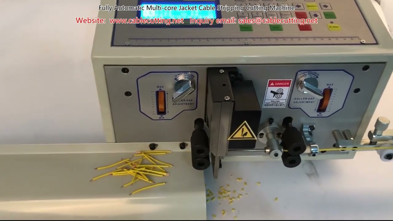 Macchina automatica per spellatura e taglio cavi a giacca multi-core
