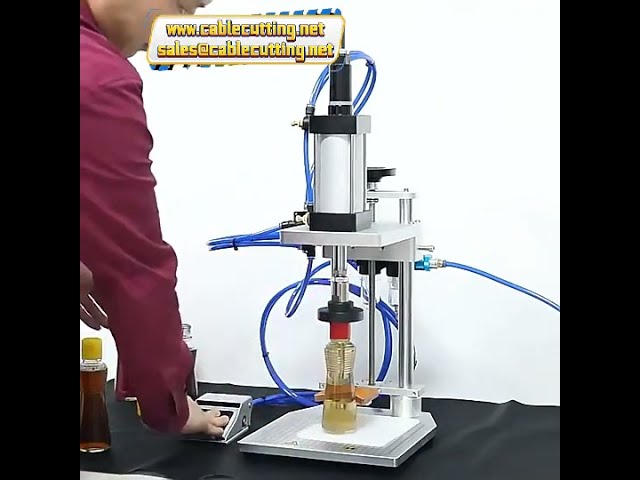 Sigillatura Perfetta: Macchina Tappatrice Pneumatica per Vino Rosso con Capsule in Alluminio