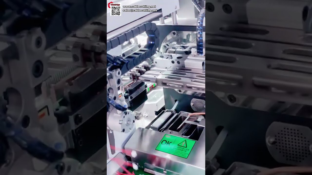 Macchina automatica per crimpatura terminali e inserimento connettori per cavi multipli