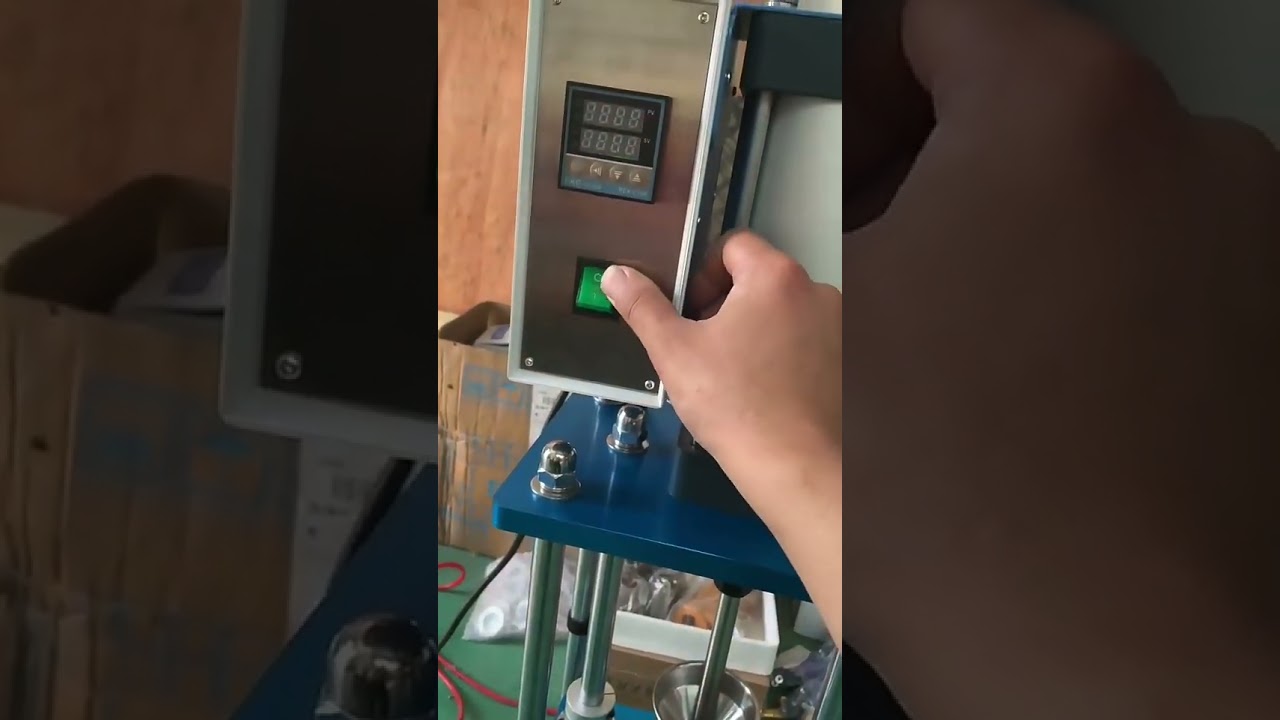 Macchina per Stampaggio a Iniezione Pneumatica Mini - Stampaggio Verticale da Tavolo per Testine USB e Interruttori
