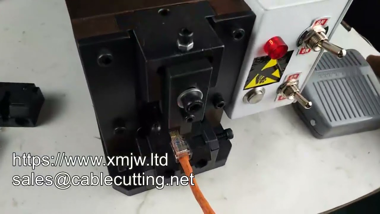 Macchina per la produzione di cavi di rete Cat6e e stampaggio teste RJ45