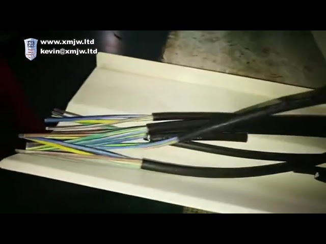 Macchina automatica per taglio e spelatura cavi: precisione per apparecchiature elettriche