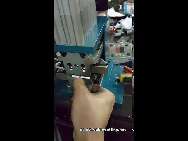Spelafili e attorcigliatore pneumatico per cavi: lavorazione efficiente