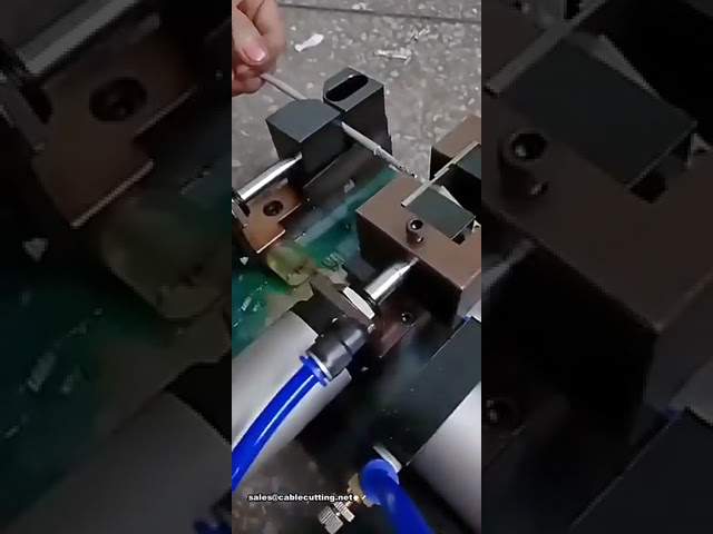 Macchina spellafili verticale pneumatica per cavi multi-core | Spellafili automatico