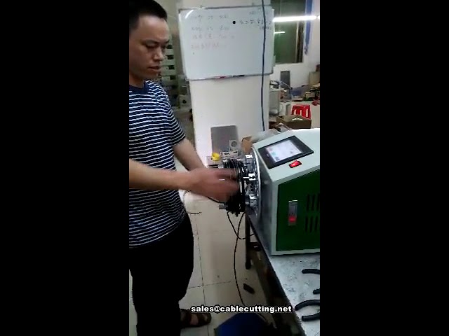 Macchina automatica per legatura e raggruppamento cavi