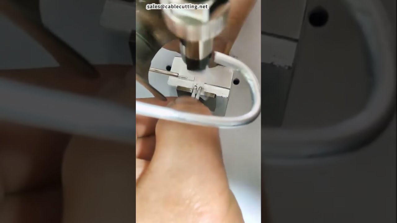 Saldatrice Semi-Automatica a Punti per LED – Macchinario per Fabbrica #fabbrica #macchina
