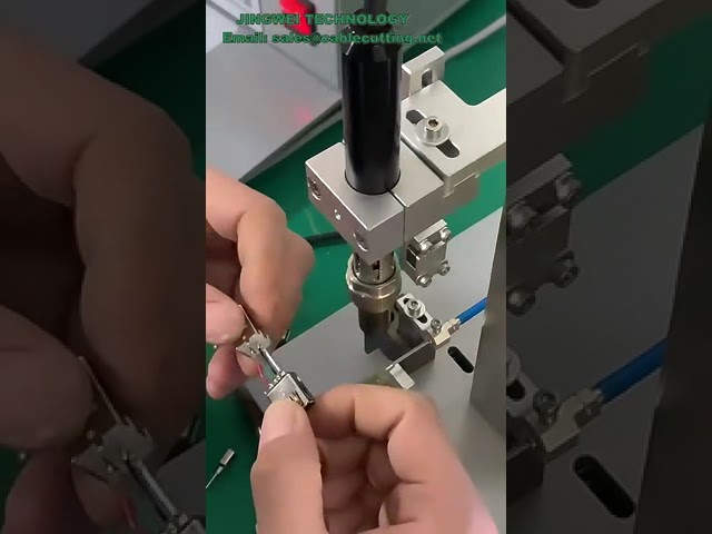 Saldatrice semiautomatica per connettori USB e PCB: saldatura rapida e precisa