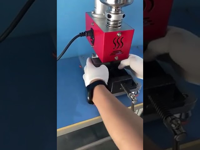 Macchina per Stampaggio a Iniezione Manuale Mini 20G - Estrusore Verticale da Banco per Plastica