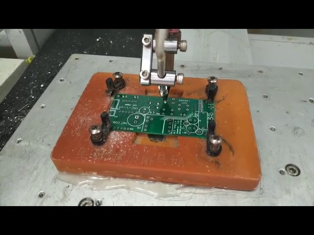 Saldatrice rotativa automatica WPM 805: massima precisione industriale
