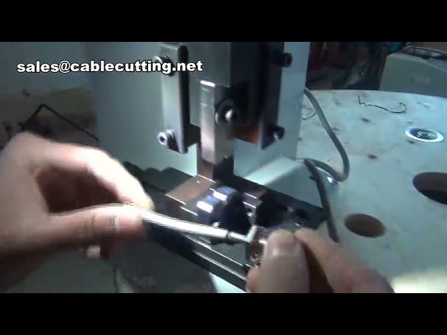 Lavorazione cablaggi connettori terminali: macchina crimpatura capicorda per terminali a tubo