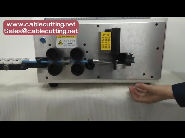 Macchina automatica per taglio, spelatura e piegatura cavi
