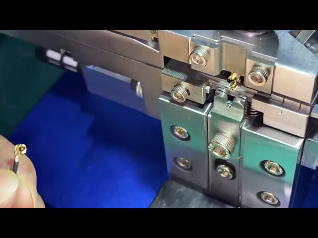 Macchina Crimpatrice Coassiale IPEX-SMA per Connessioni Sub-6 LTE, Wi-Fi e IoT