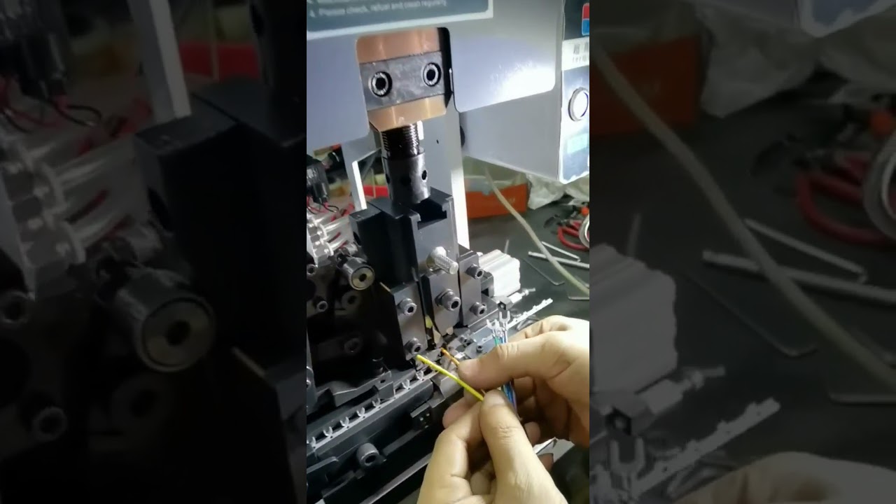 Video reale: Macchina per spelatura e crimpatura orizzontale in azione | #fabbrica