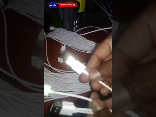 Macchina per stampaggio a iniezione verticale per cavi dati Mini USB – Prezzo e automazione